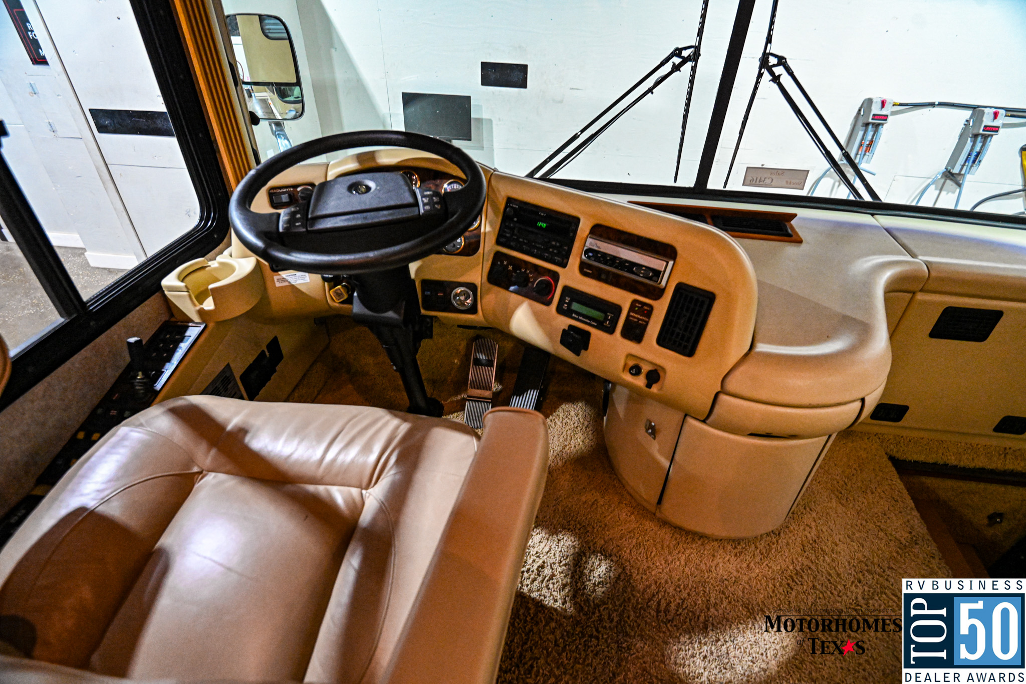 2002 Foretravel U320 4020 PBDS - interior 17