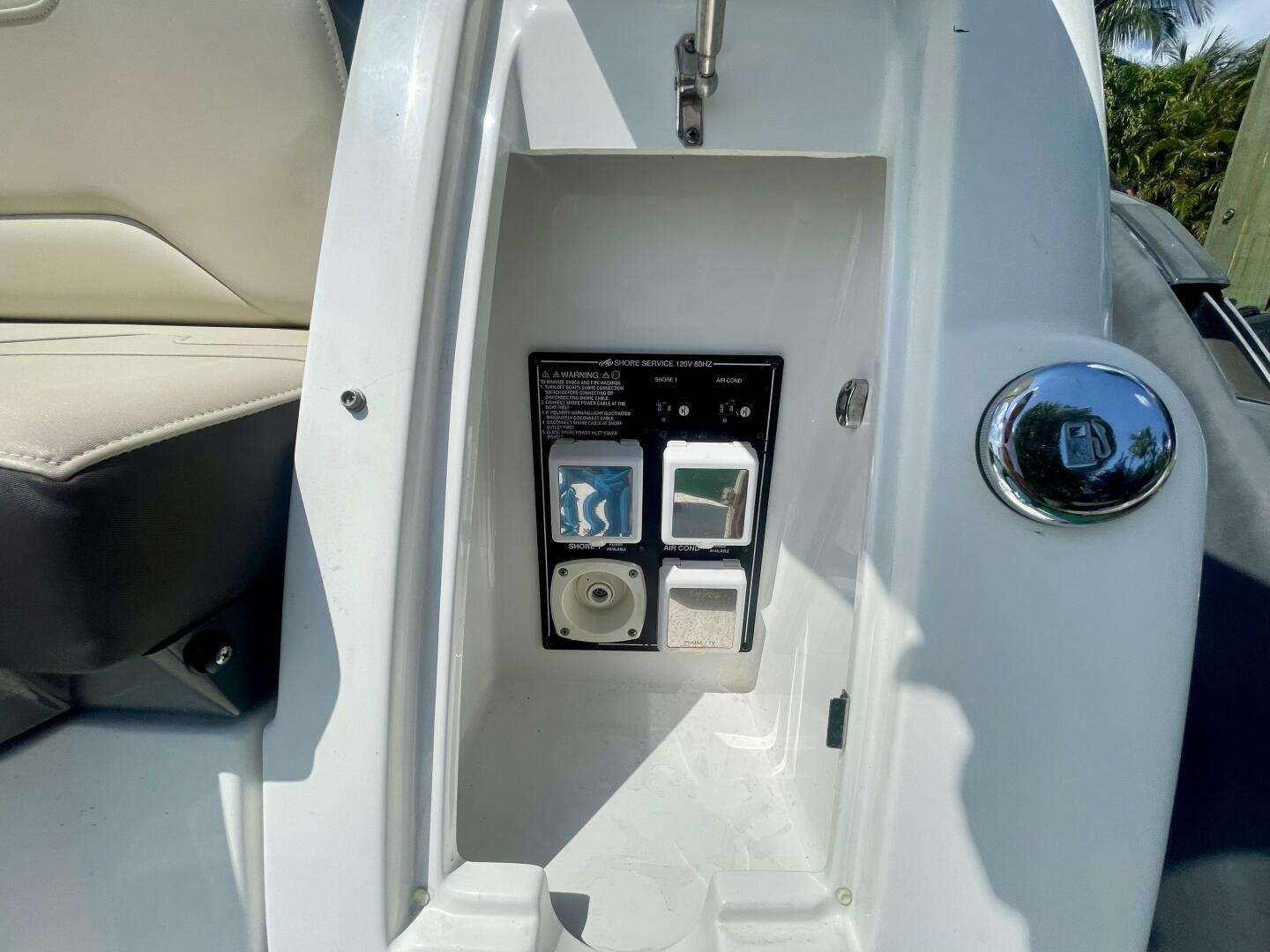 2016 Monterey 335 Sport Yacht - Image 27
