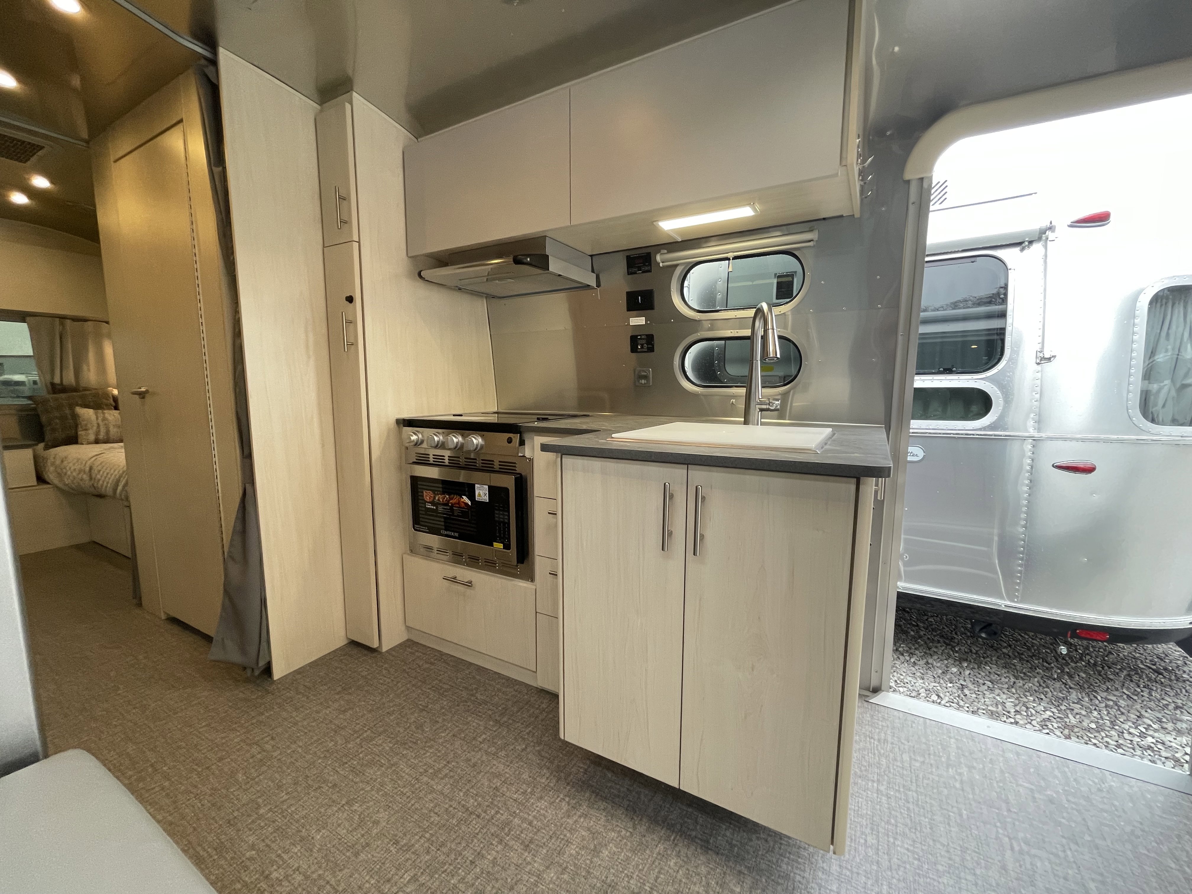 2026 AIRSTREAM FLYING CLOUD 25FBT - Image 27