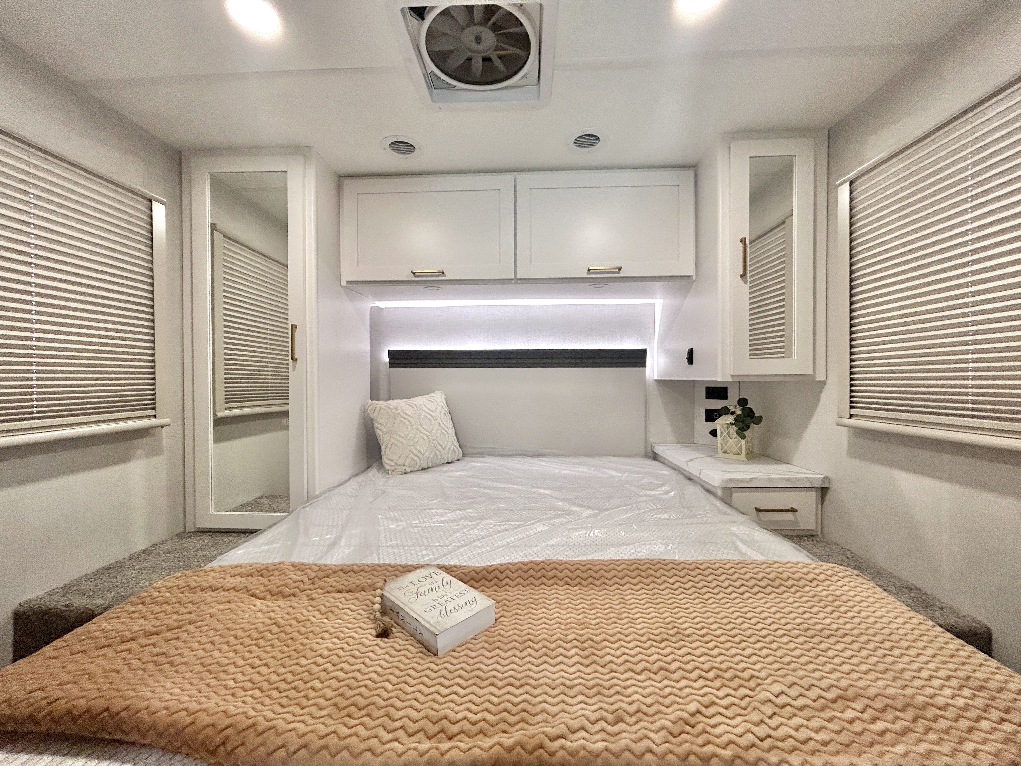 2027 Thor Motor Coach Quantum LC28 - Image 15