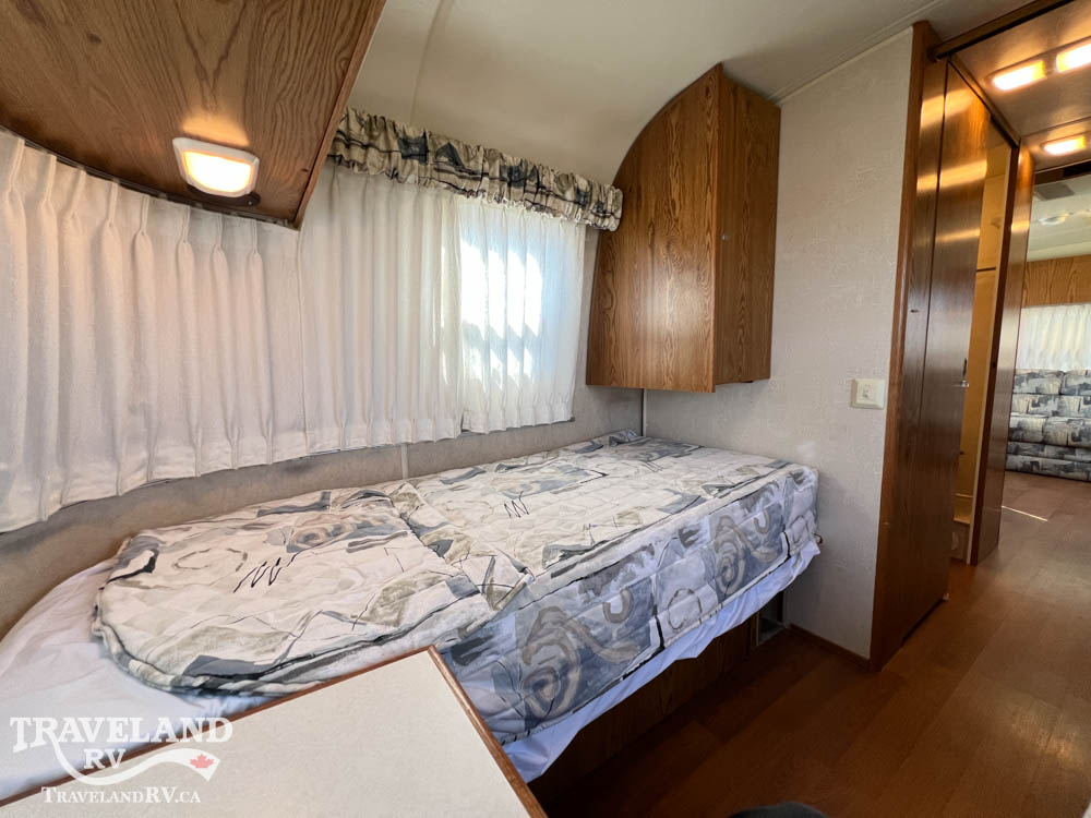 2001 AIRSTREAM SAFARI 25RBT - Image 25