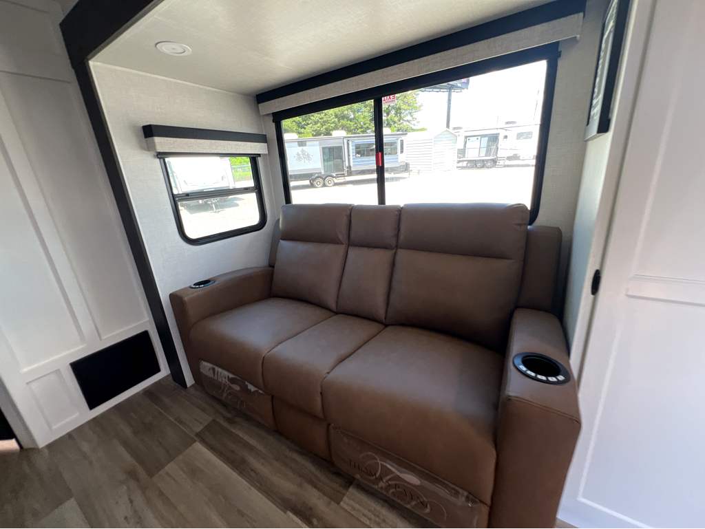 2026 VENTURE RV STRATUS 302VBH - Image 7