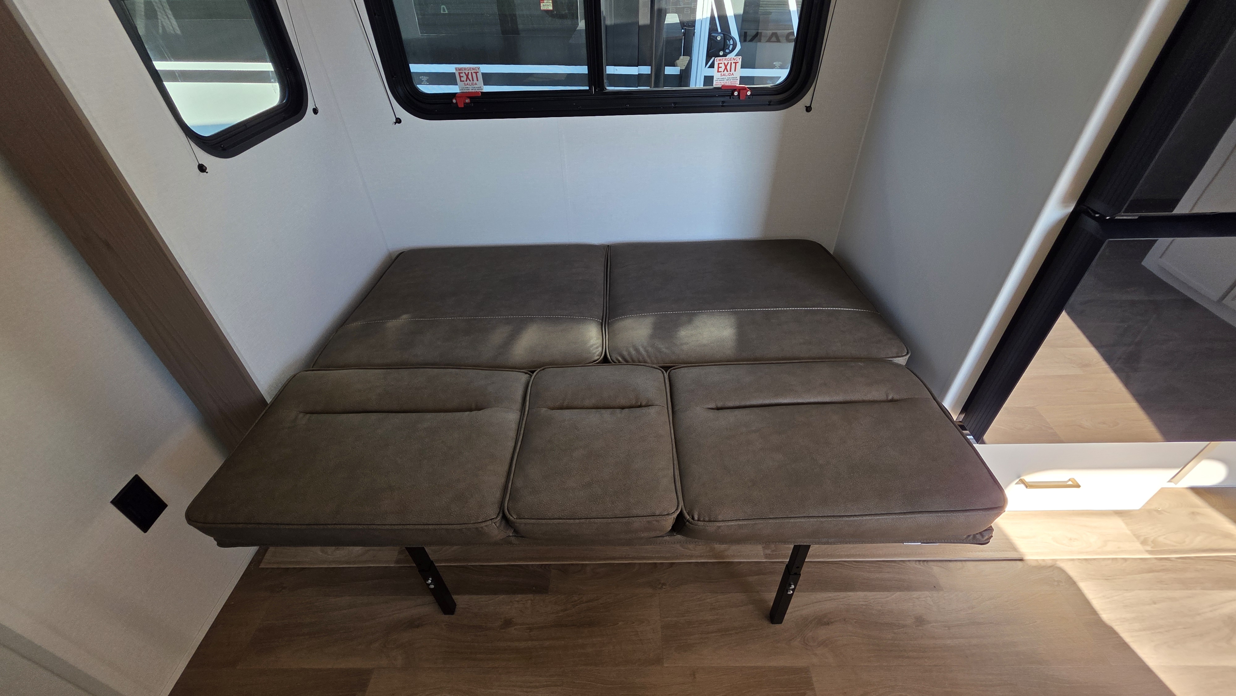 2027 GRAND DESIGN TRANSCEND 26BHX - Image 16
