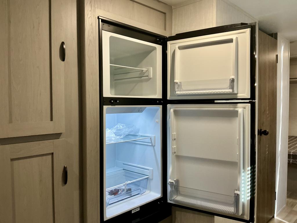 2025 COACHMEN 242MK - Image 11