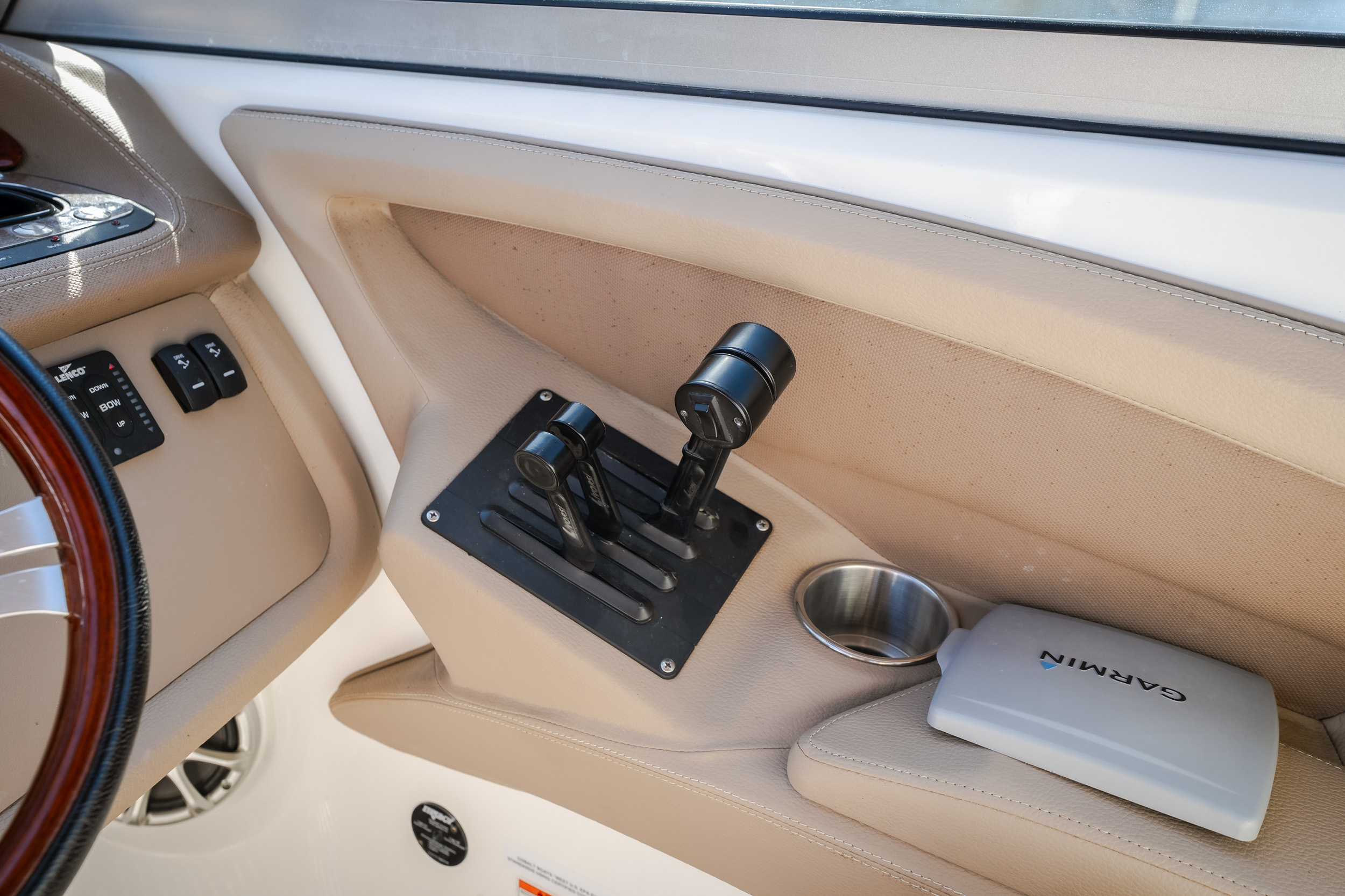 2010 Cobalt 302 - Image 32