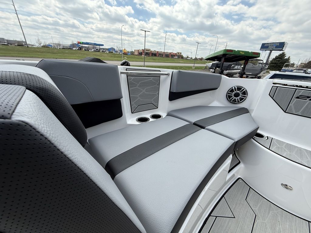 2026 Yamaha Boats 222XD - Image 33