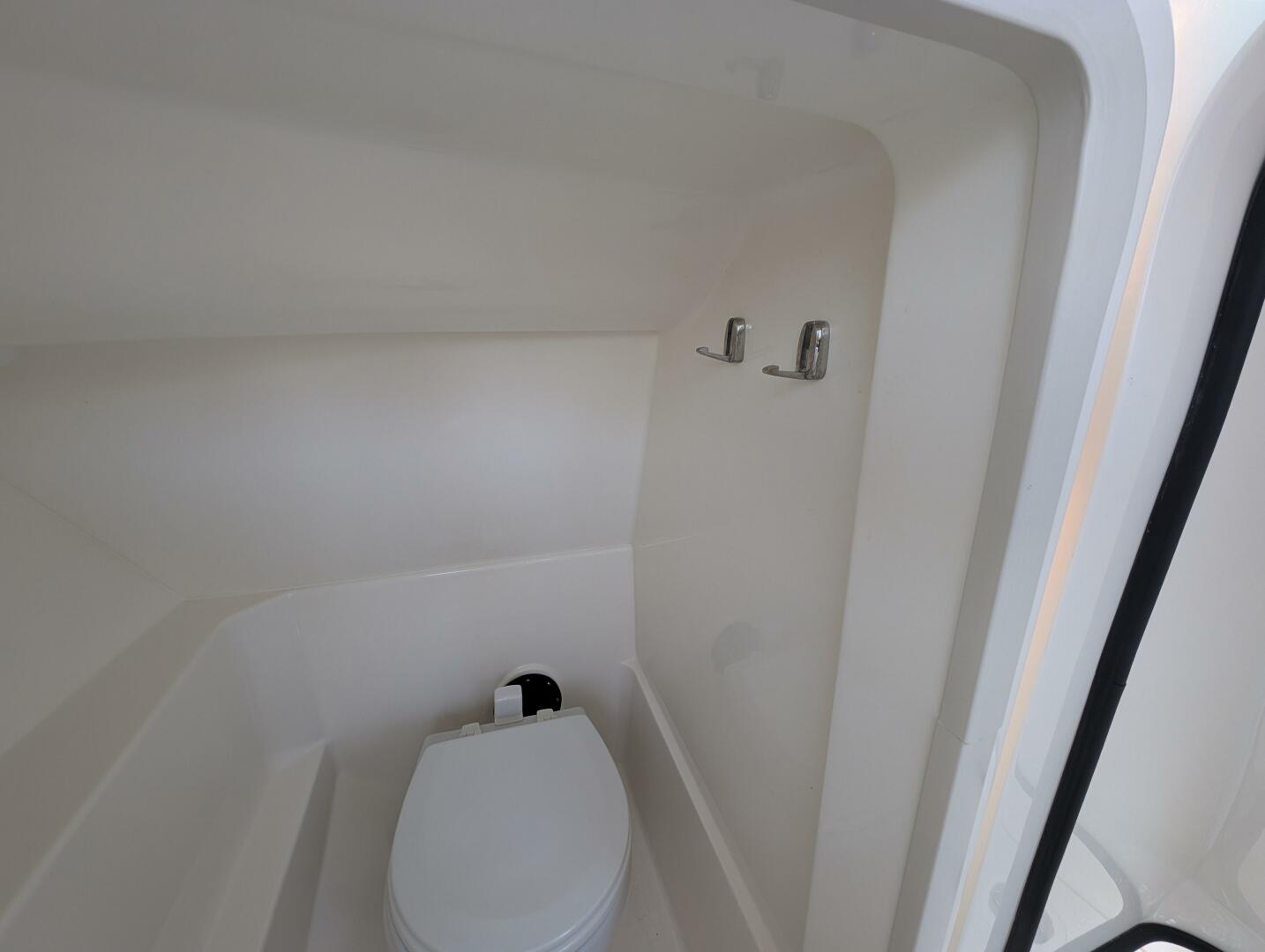 2023 Boston Whaler 240 Vantage - Image 43
