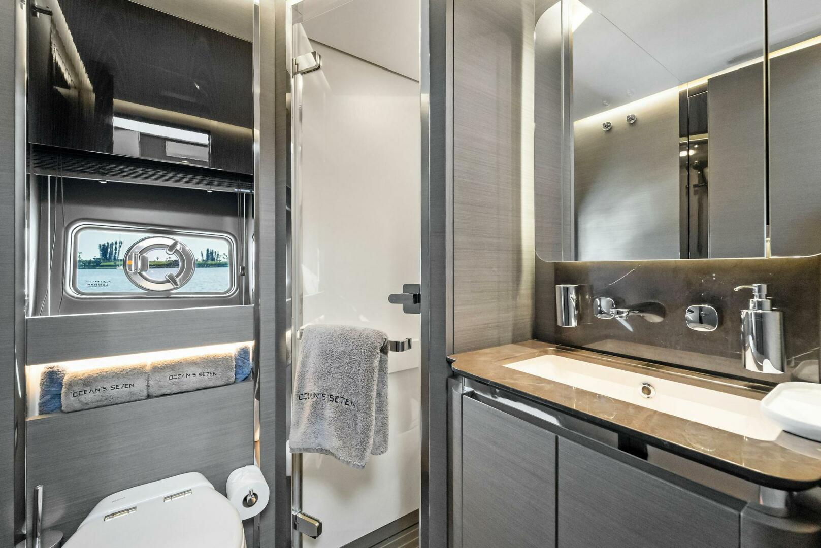 2022 Azimut S8 - Image 36