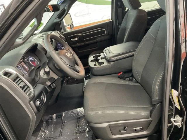 2025 Ram 2500 Big Horn 4x4 Crew Cab 6'4" Box - Image 14
