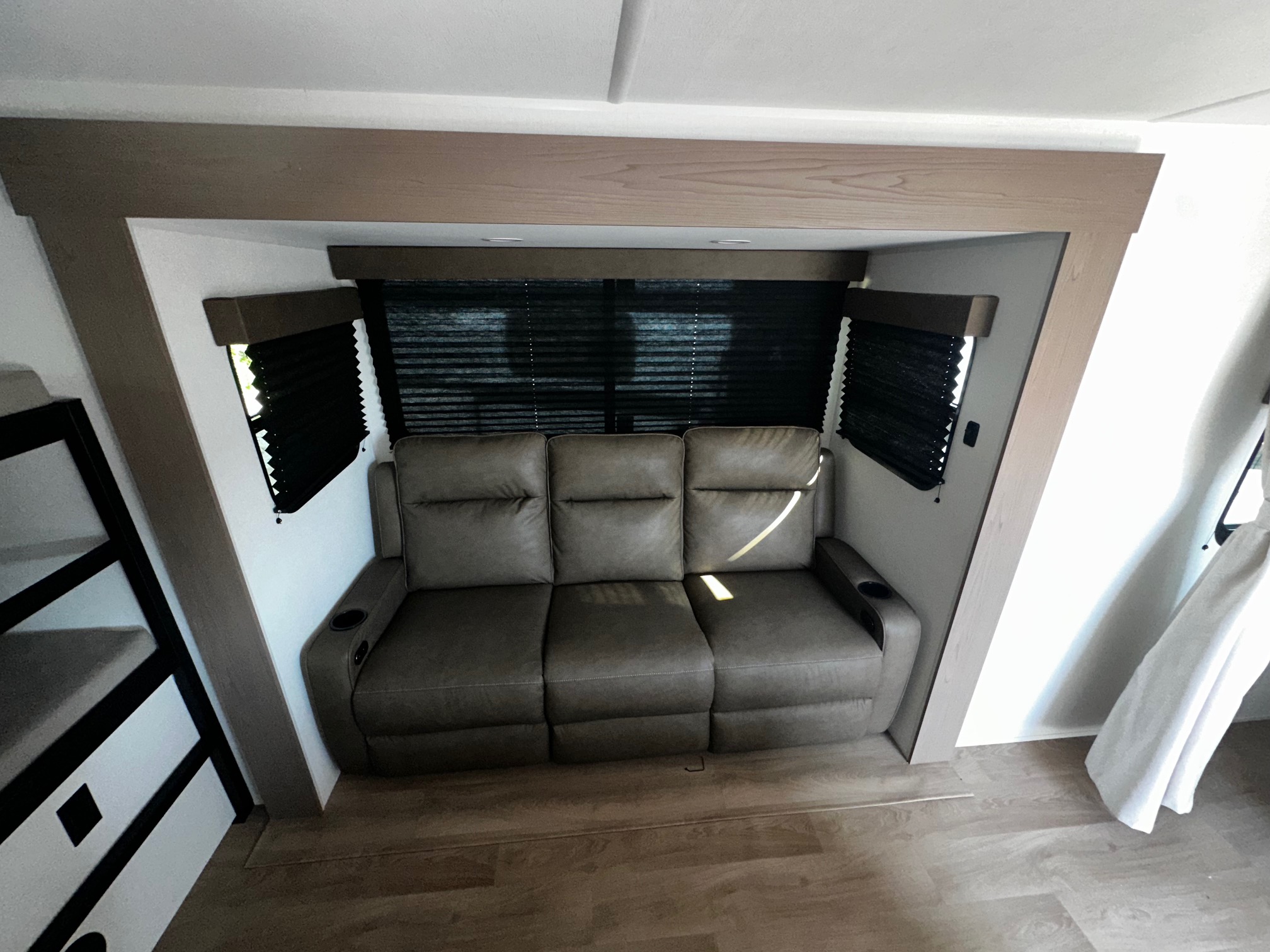 2027 Grand Design Transcend XPLOR 23BHX - Image 15