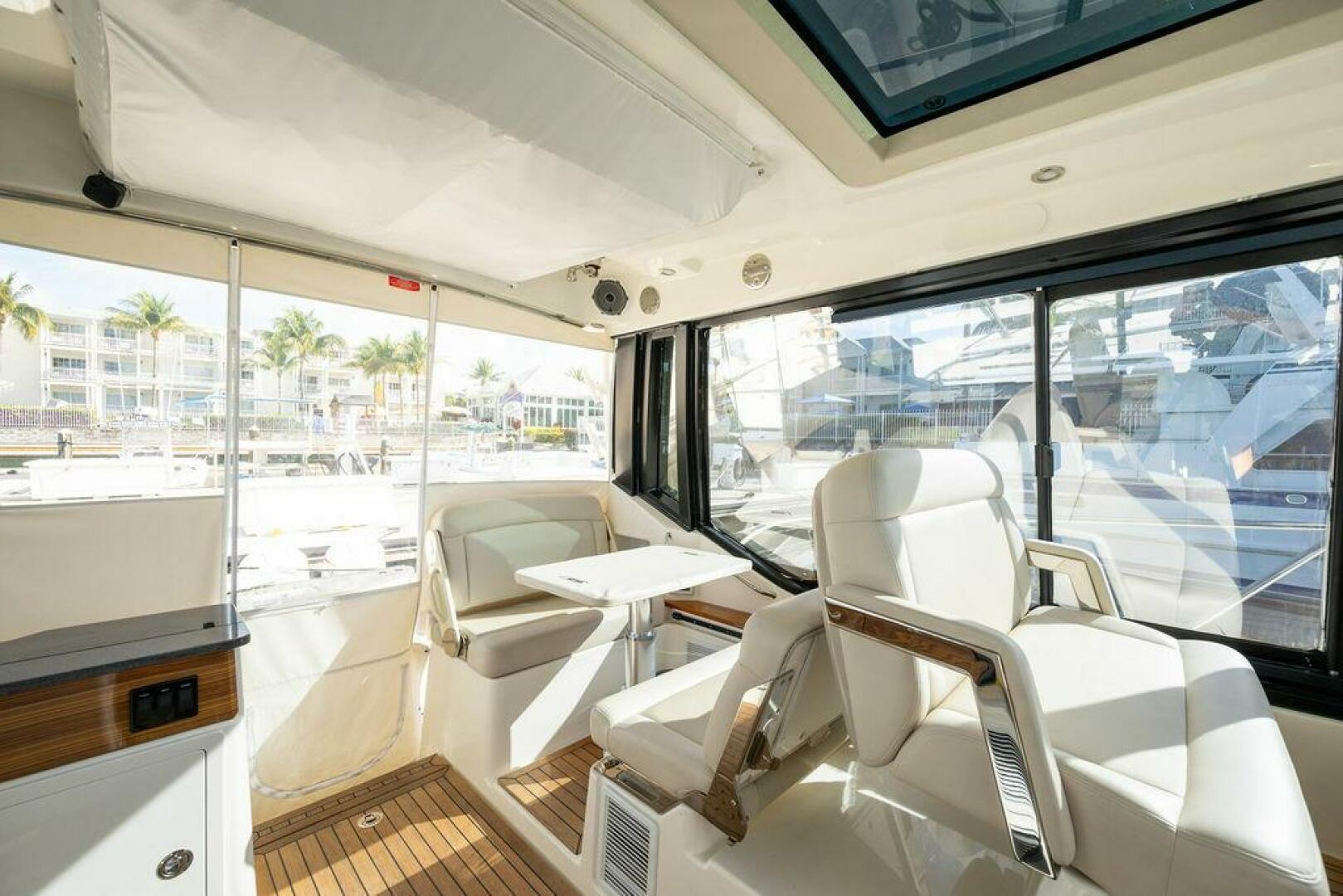 2023 Boston Whaler 405 Conquest - Image 29