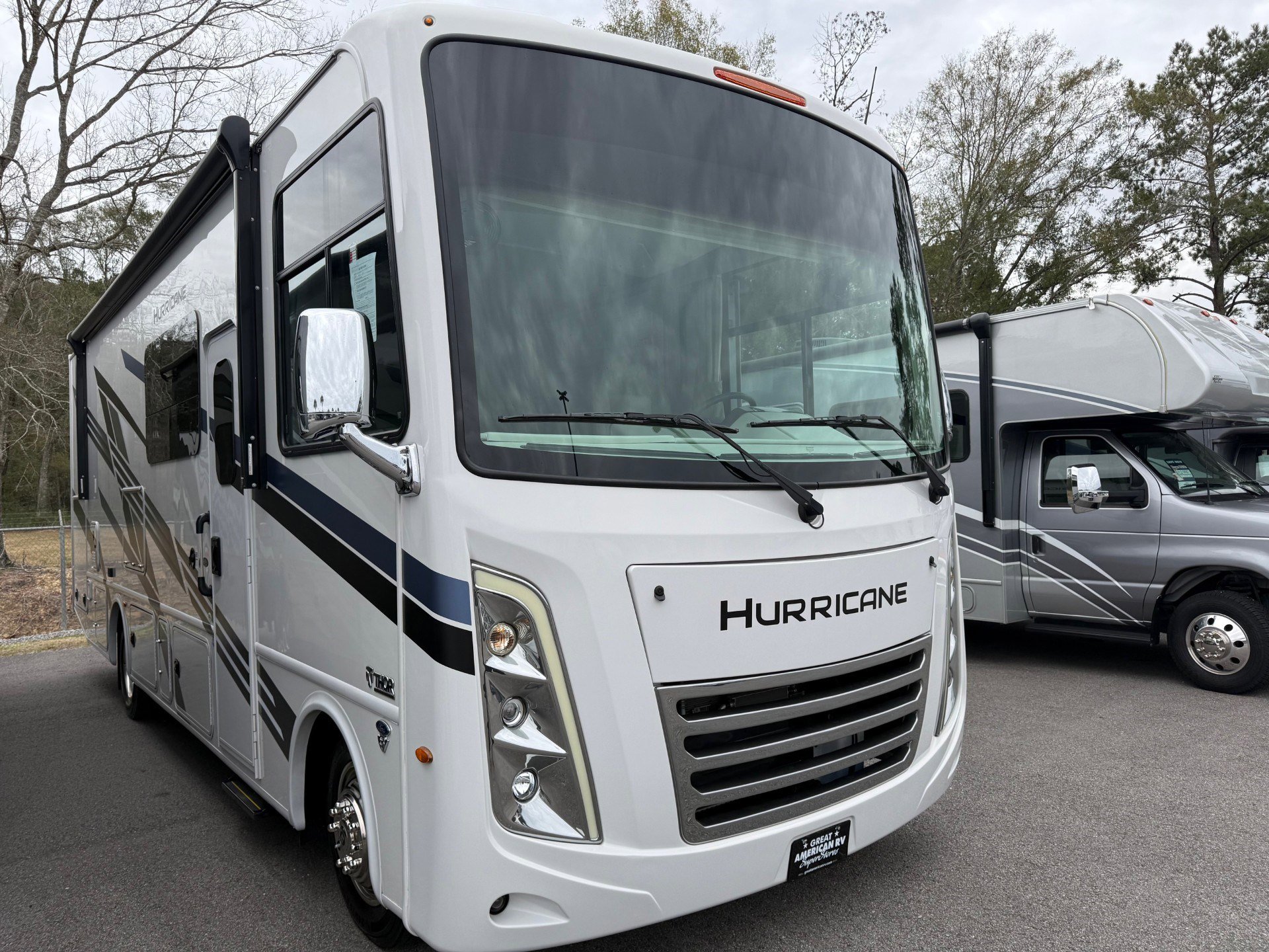 2025 THOR MOTOR COACH HURRICANE 29M - Image 1