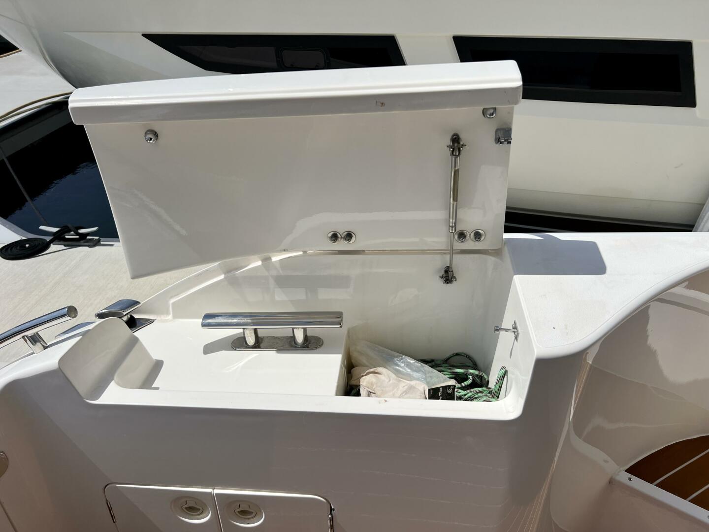 2000 Viking Princess 52 Flybridge - Image 34