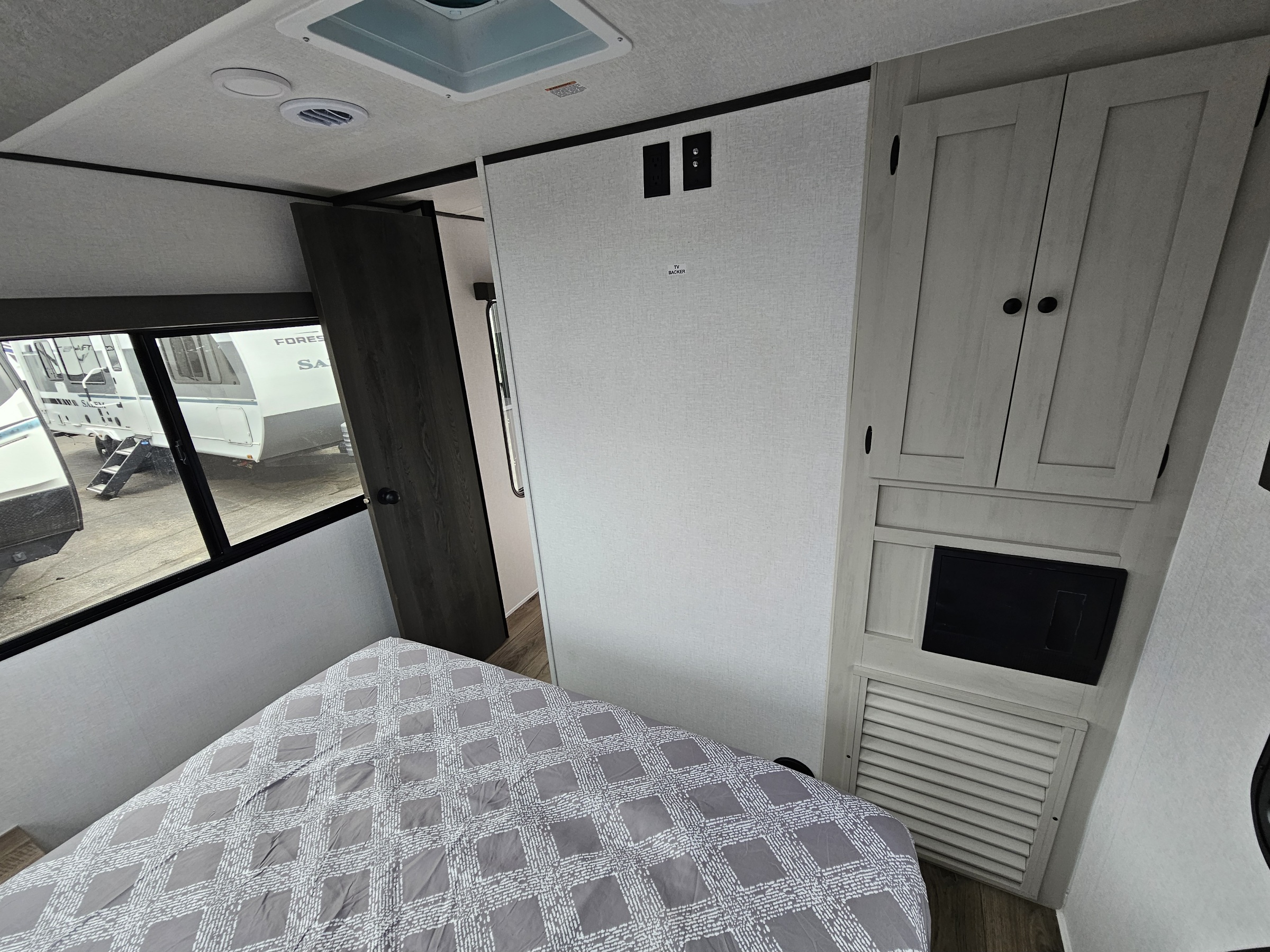 2026 Coachmen Northern Spirit 2975RL - Image 25