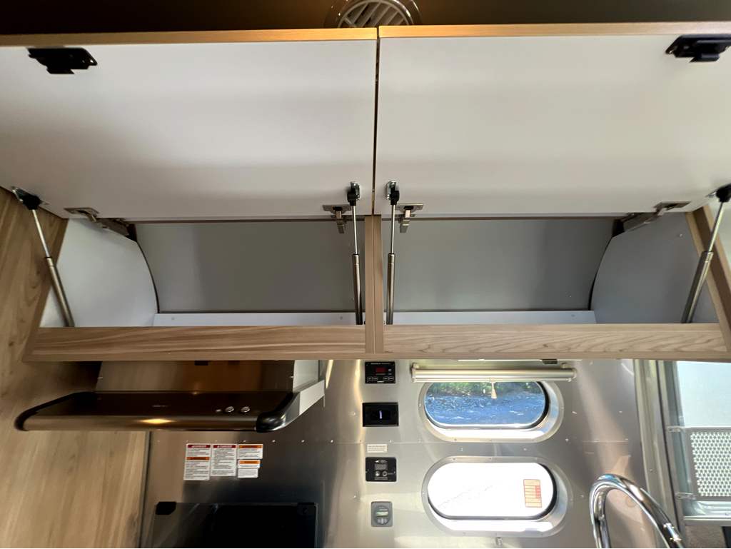 2027 AIRSTREAM FLYING CLOUD 25FBT - Image 14