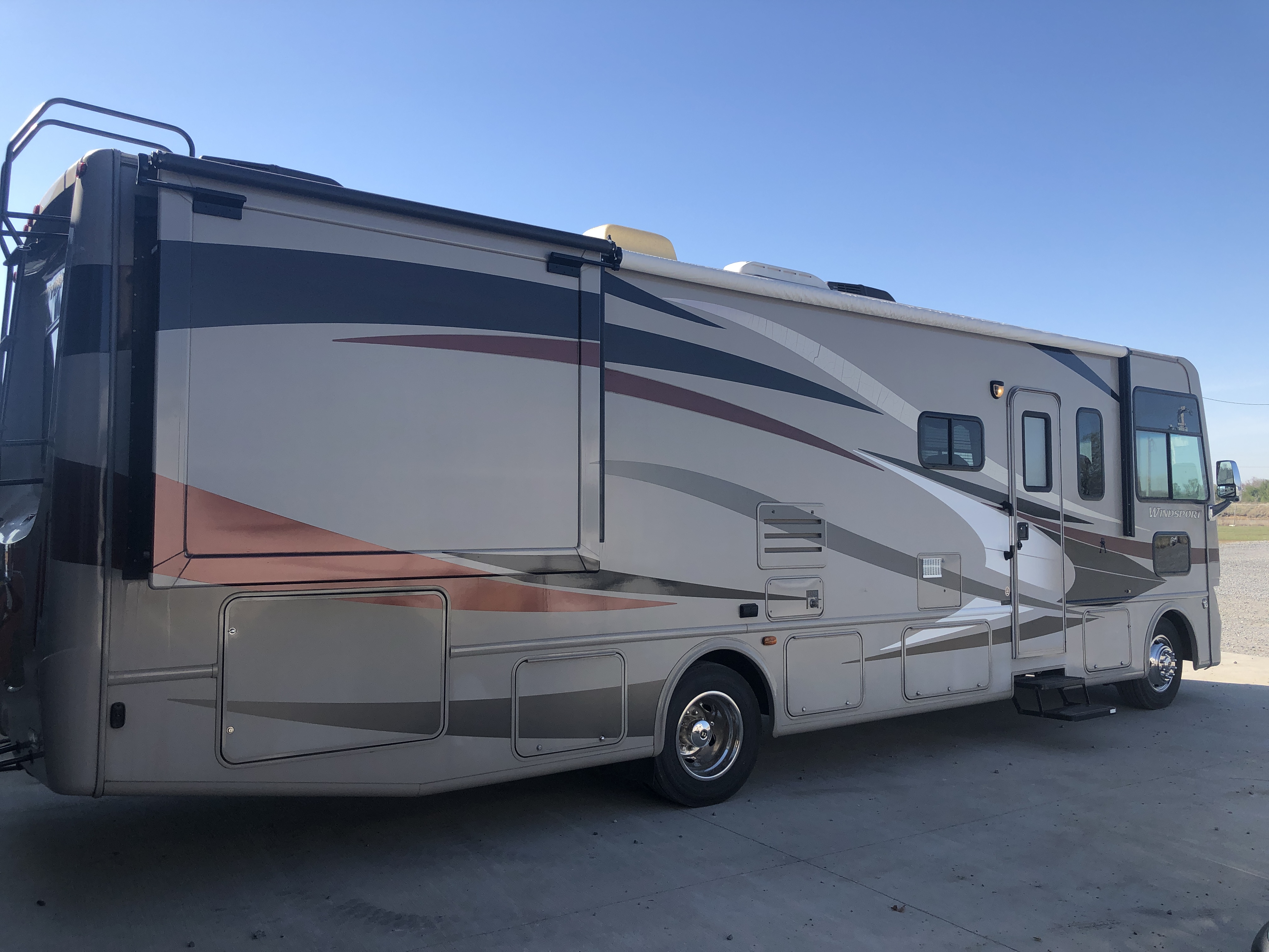 2013 Thor Motor Coach Windsport 32A - Image 26