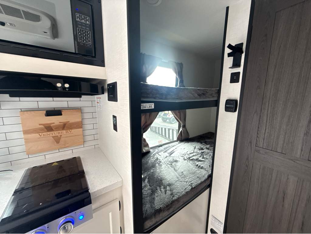 2026 VENTURE RV SPORTTREK STINGER 161VUD - Image 12