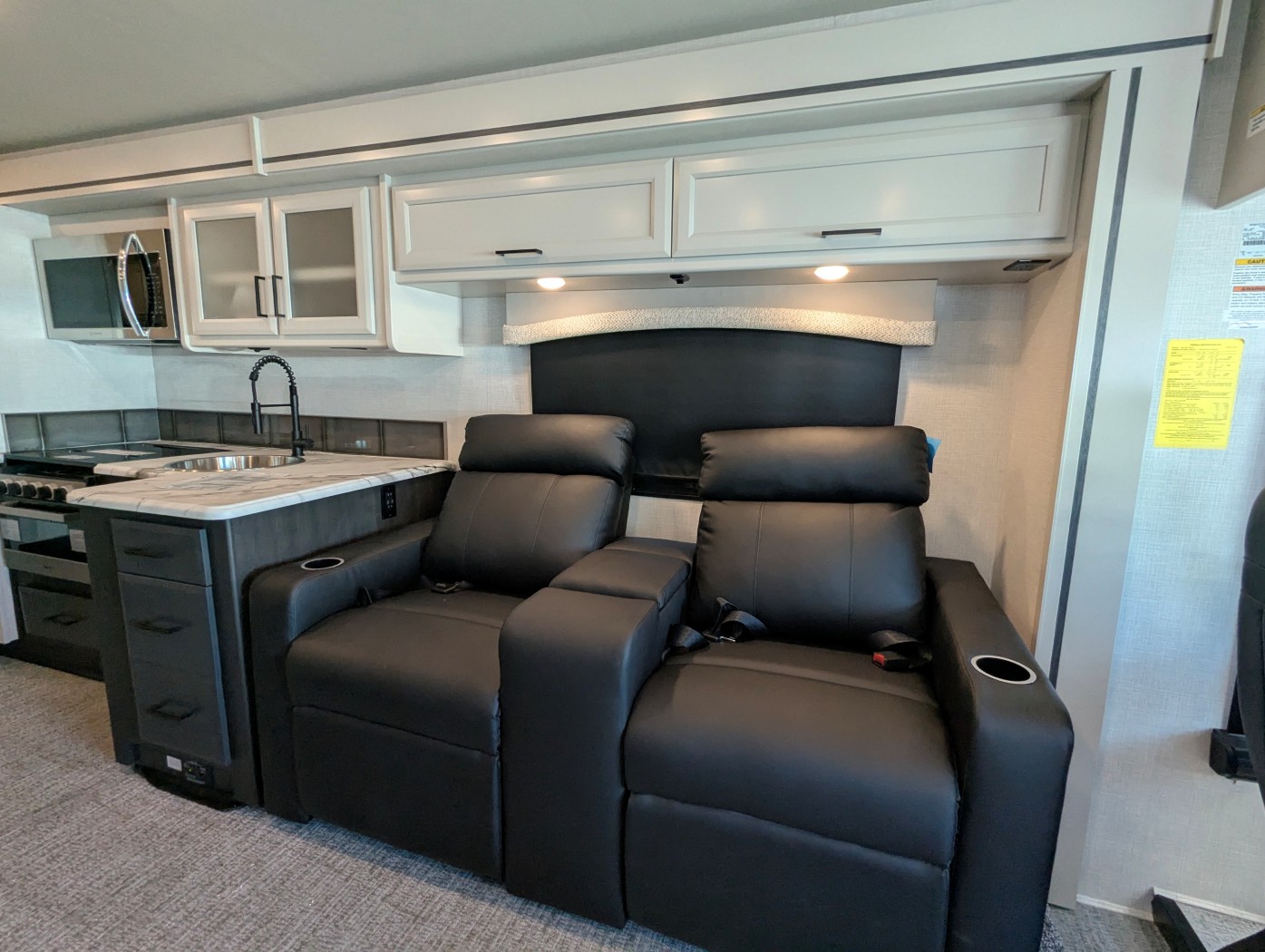 2026 Fleetwood Flair 29M - Image 18