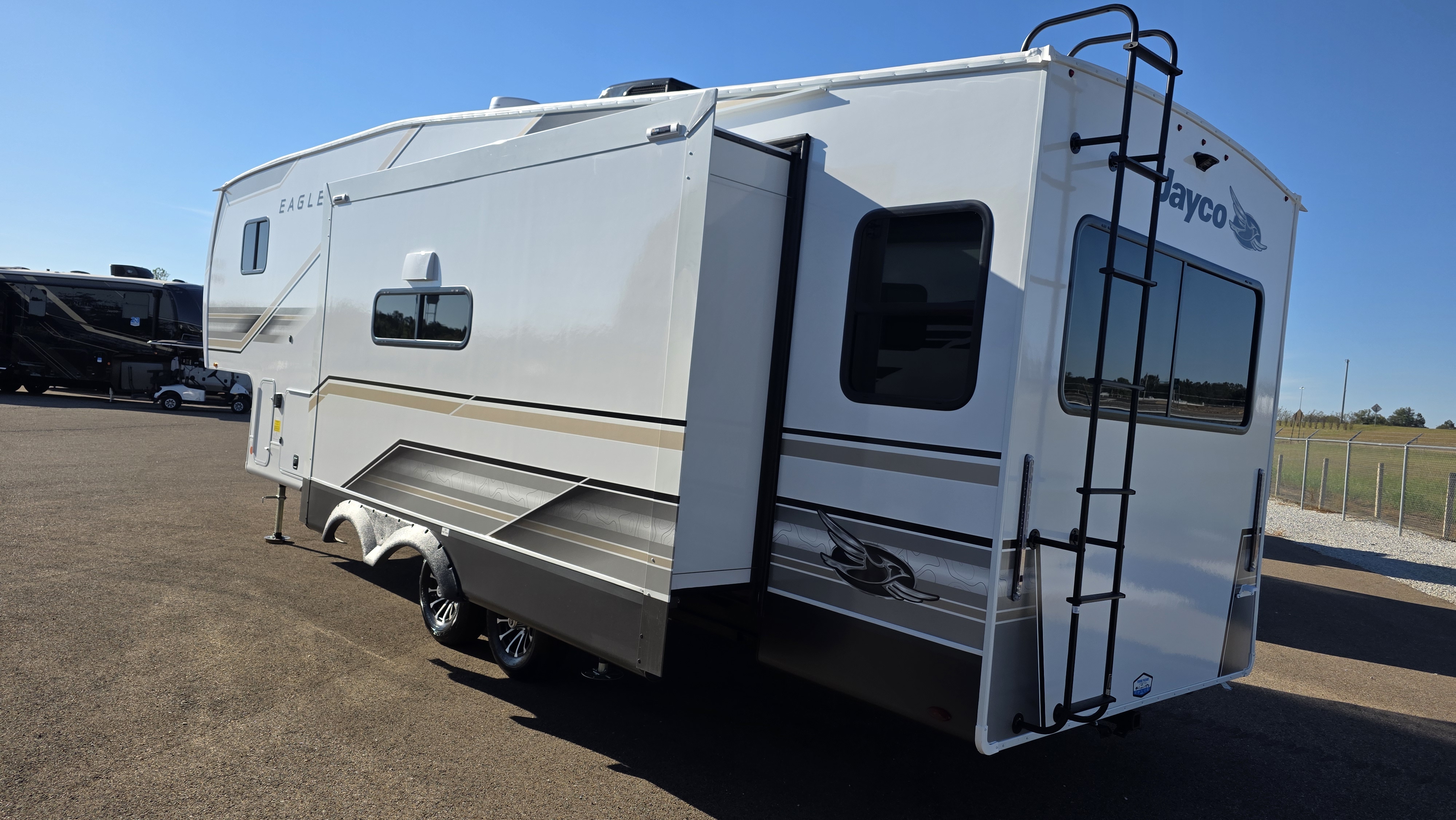 2027 JAYCO EAGLE 29RLC - Image 3