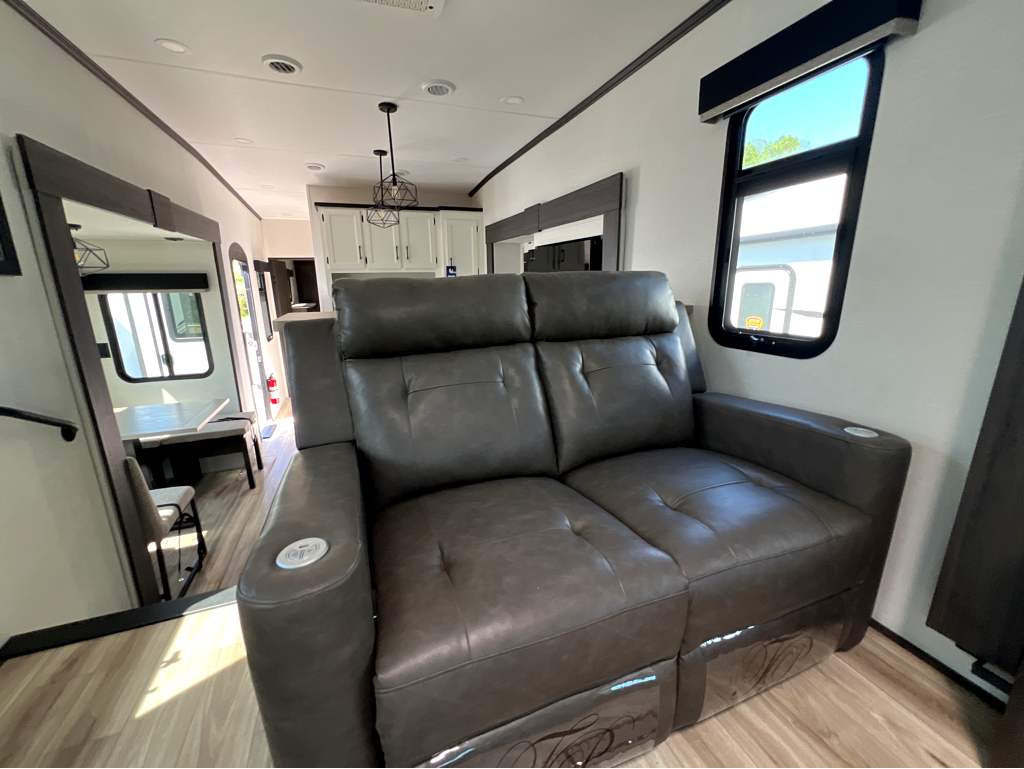 2026 VENTURE RV SPORTTREK 365VFL - Image 8
