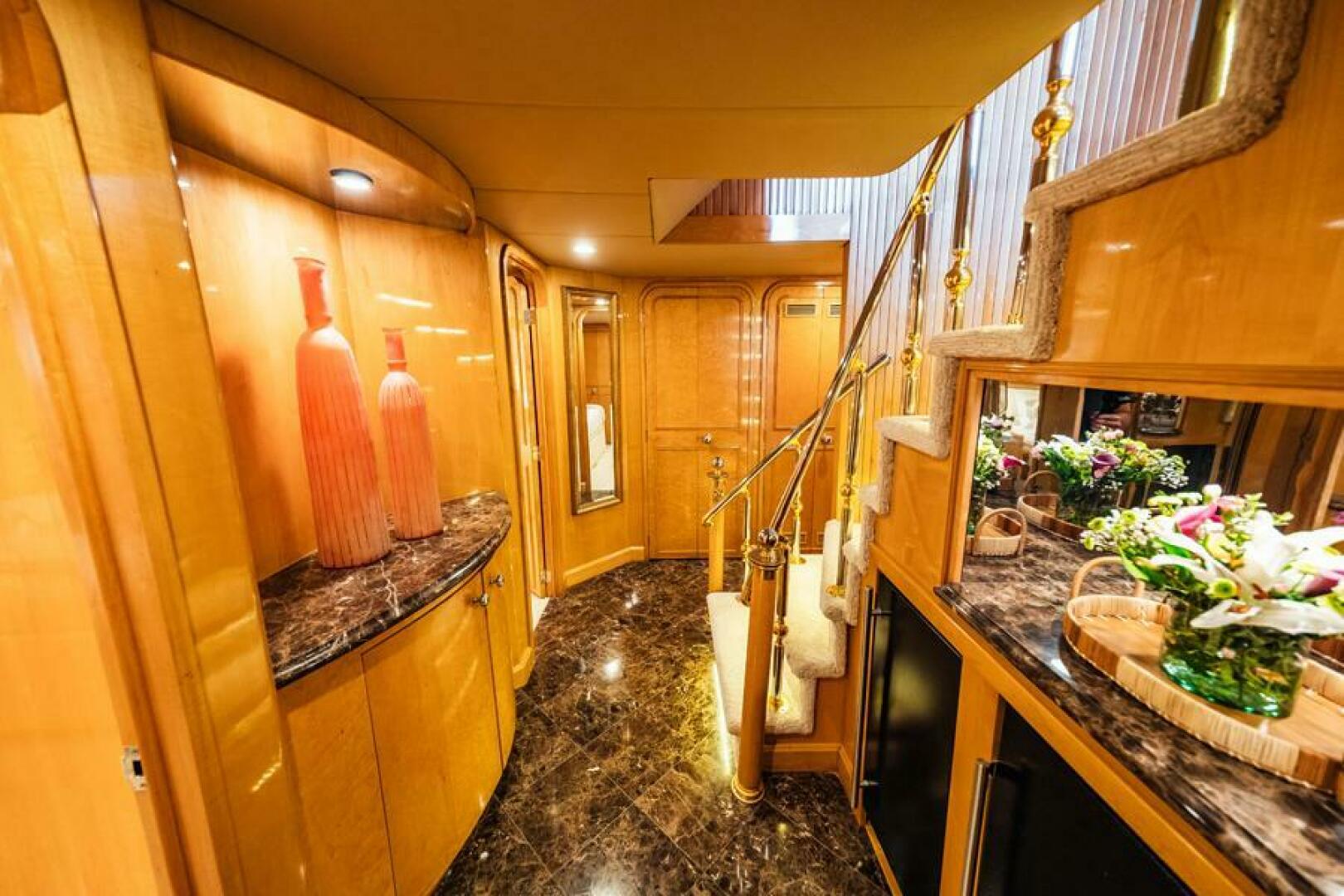 1995 Hatteras Flybridge Motor Yacht - Image 22