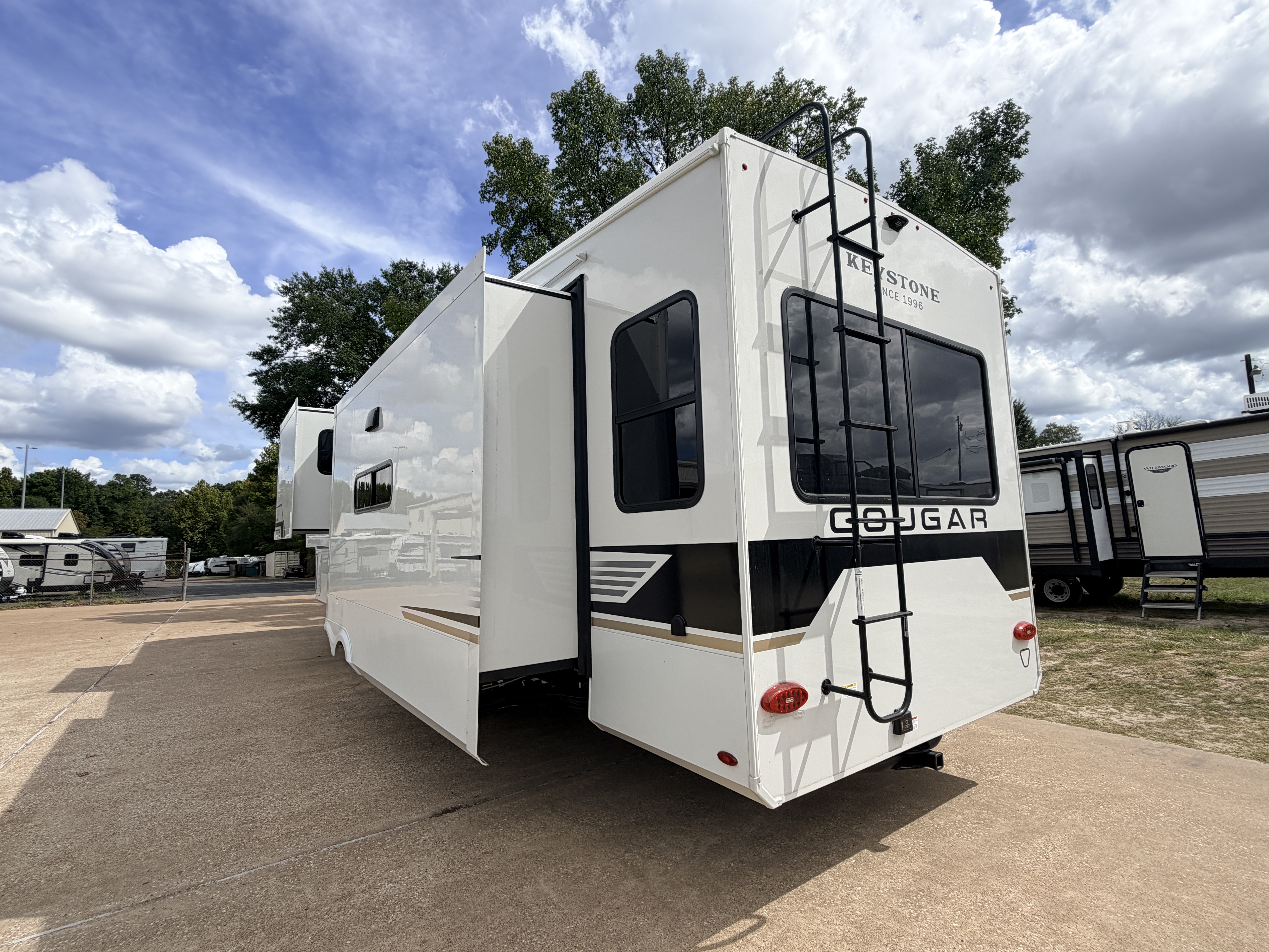 2027 Keystone Cougar 355FBS - Image 5