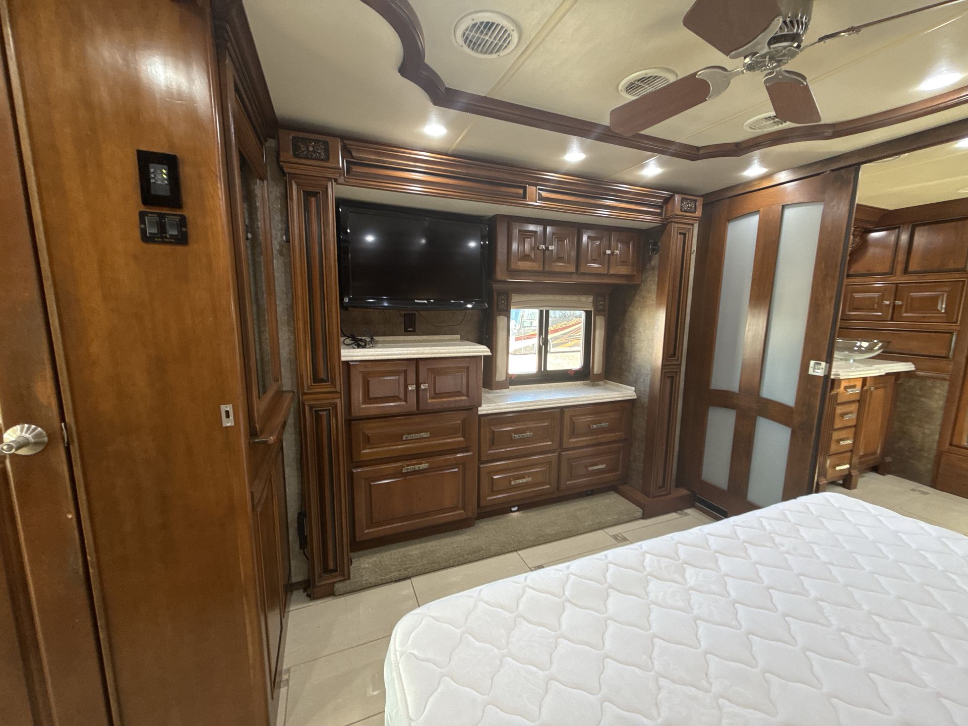 2011 Tiffin Allegro Bus 43 QGP - Image 20