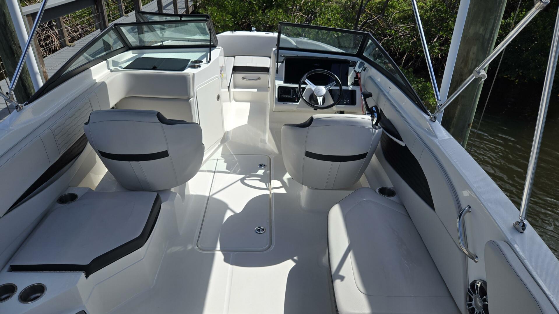 2023 Sea Ray SPX 210 OB - Image 9