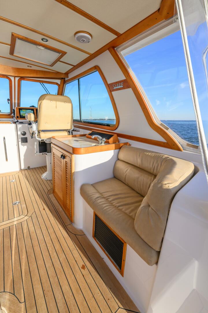 2009 Sabre 42 Hard Top Express - Image 9