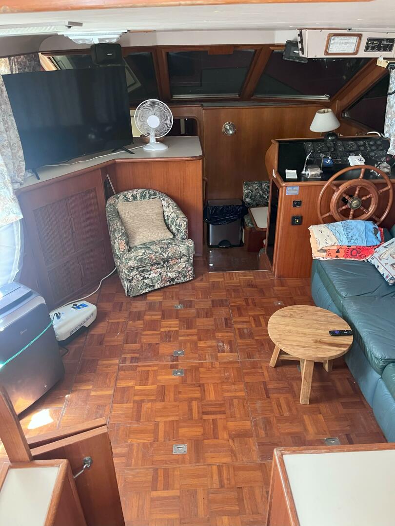 1990 Jefferson 43 Sundeck - Image 21