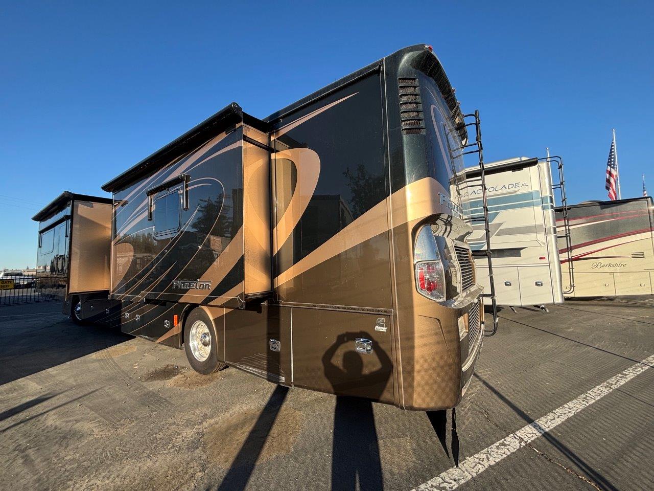 2015 Tiffin Phaeton 40 AH - Image 2