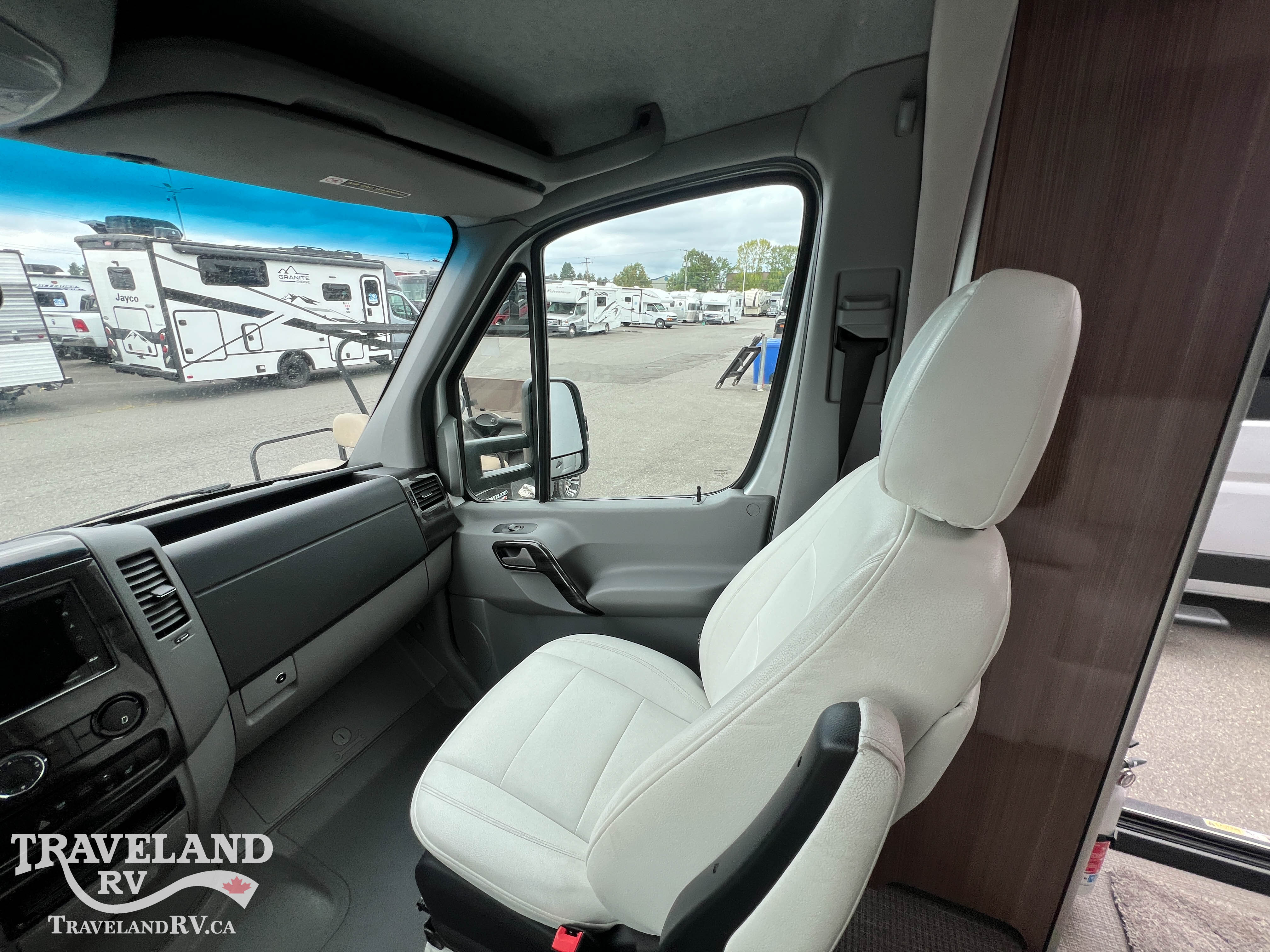 2019 Airstream Atlas Murphy Suite - Image 14