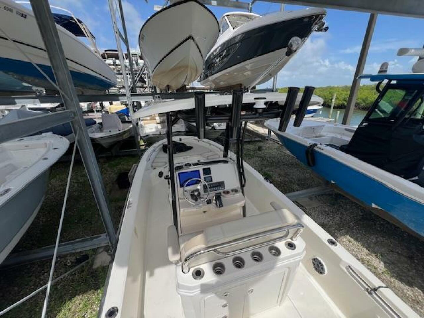 2023 Boston Whaler 250 DAUNTLESS Base - Image 32