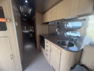 2019 AIRSTREAM FLYING CLOUD 26RB - Image 6