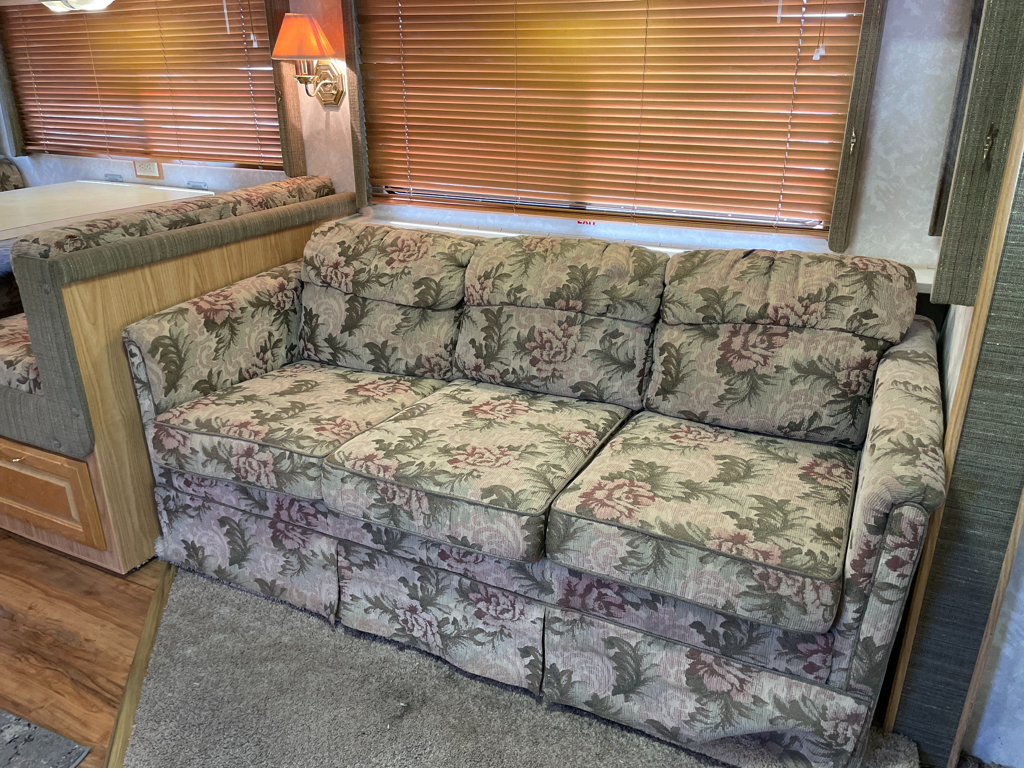 2000 Fleetwood Bounder 34T - Image 7