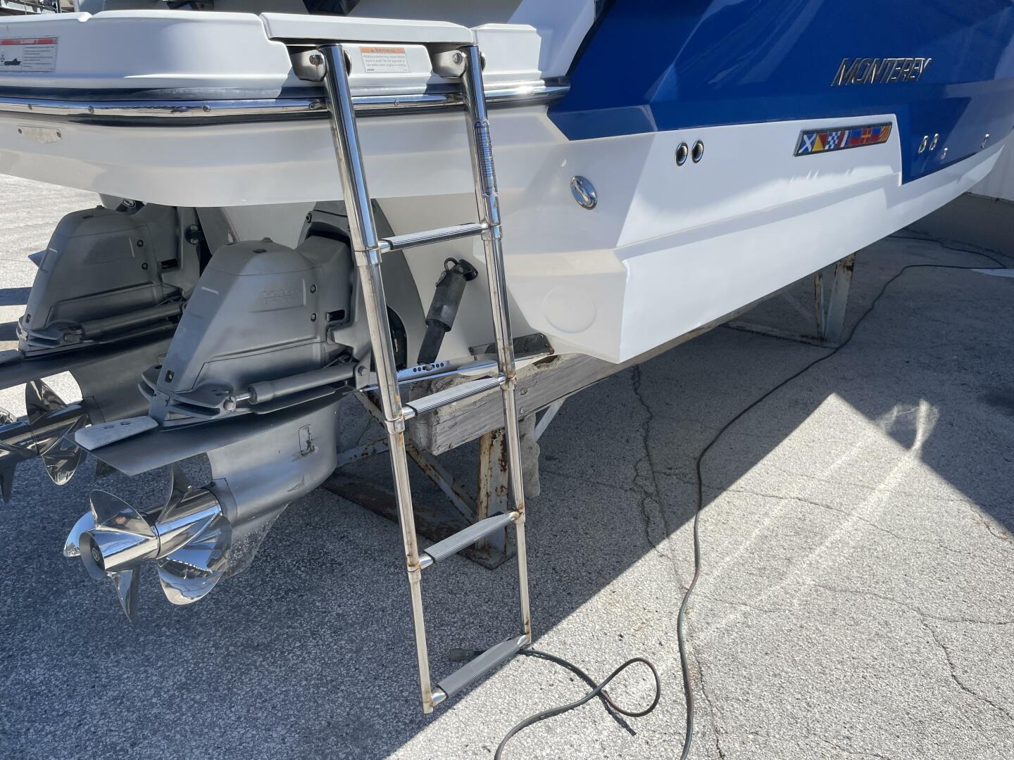 2019 Monterey 328SS - Image 8