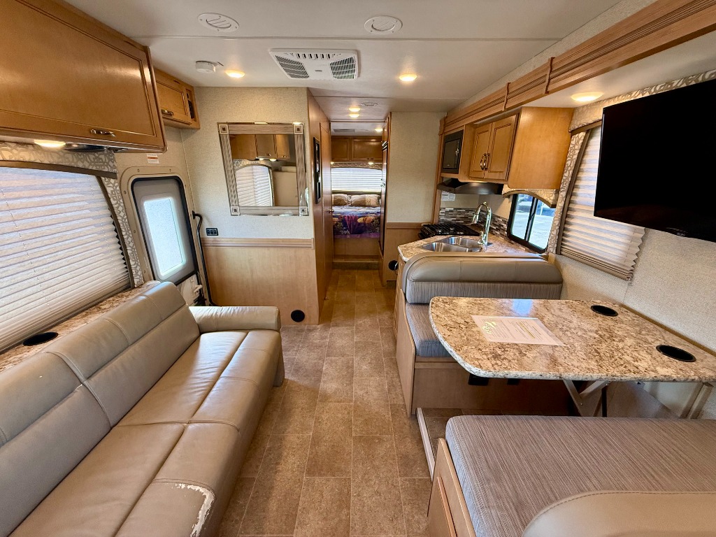 2017 Chateau 28Z - Image 13