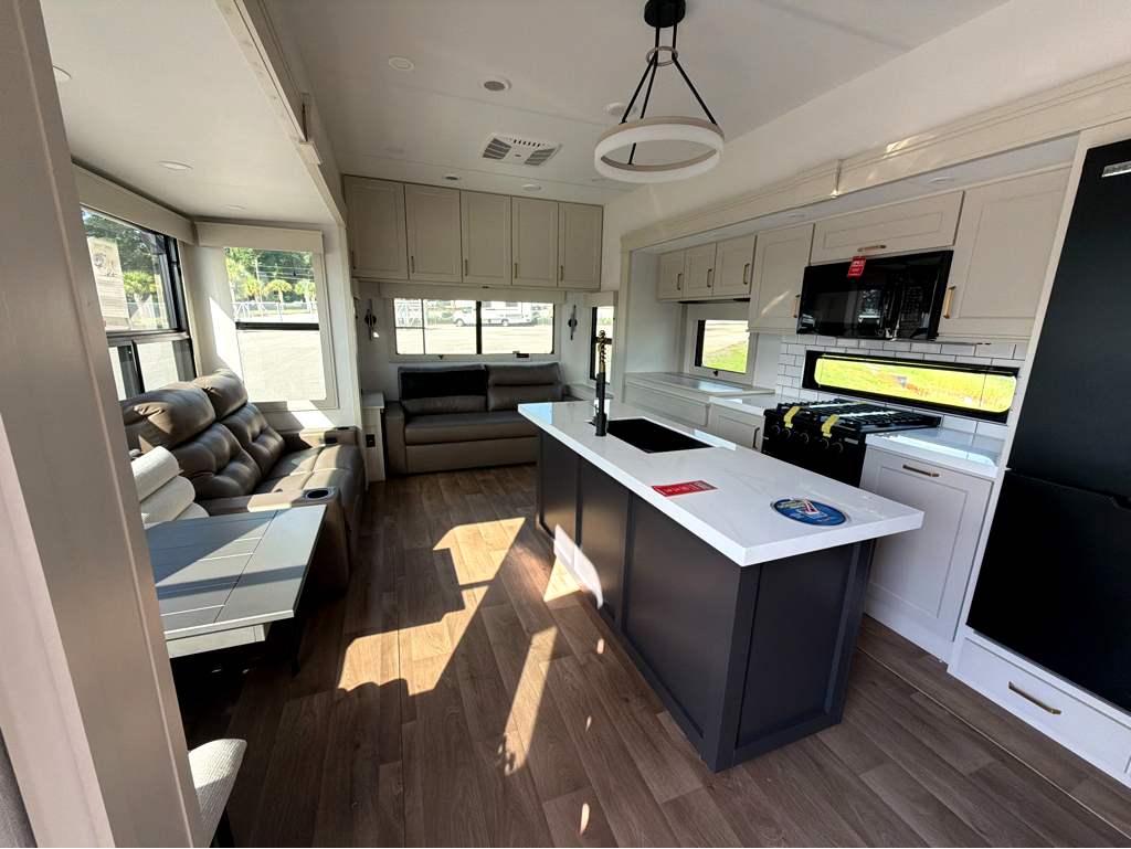 2027 GRAND DESIGN SOLITUDE 310GK - Image 19