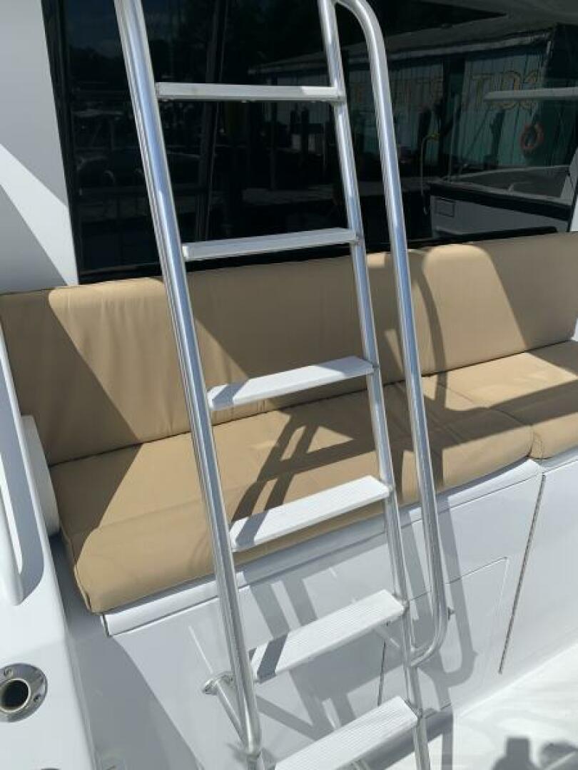 2000 Viking 50 Convertible Sportfish - Image 3