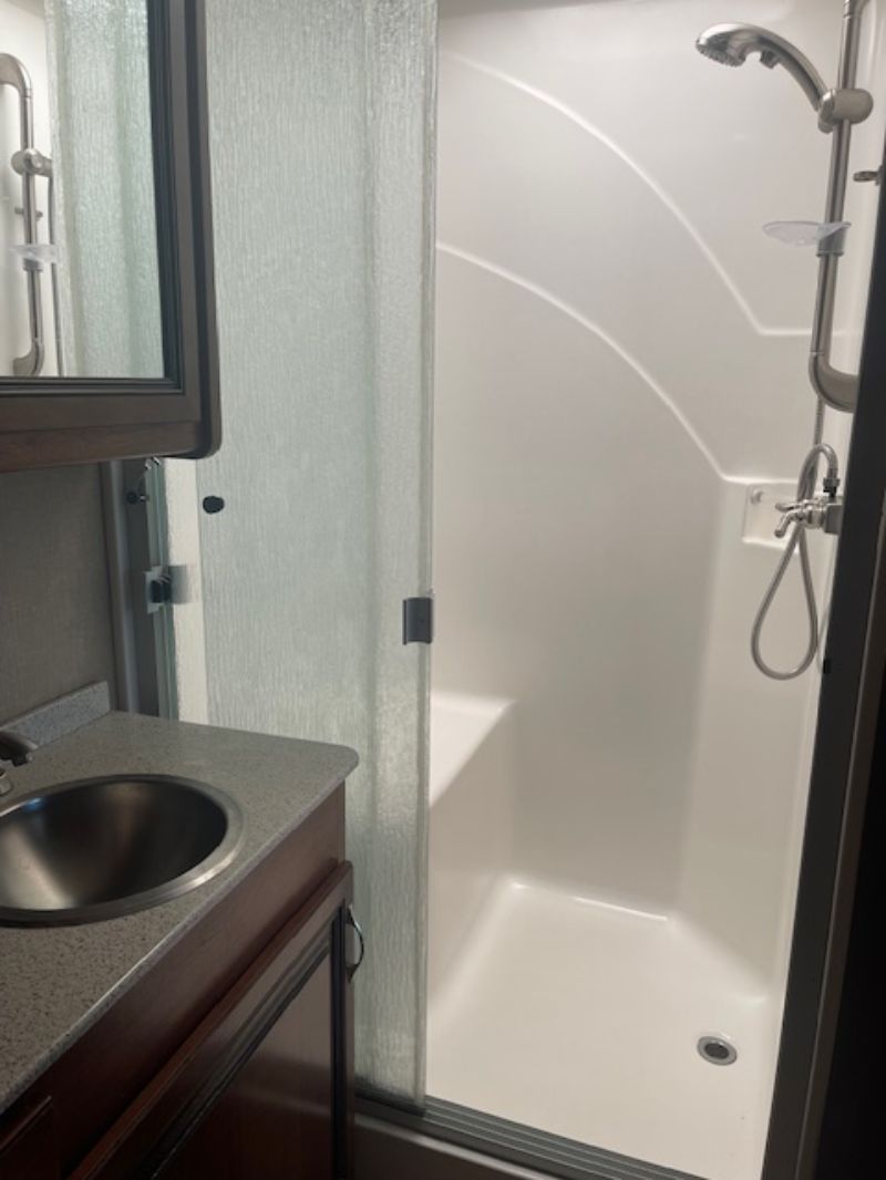 2017 Holiday Rambler Vacationer XE 34S - Image 17