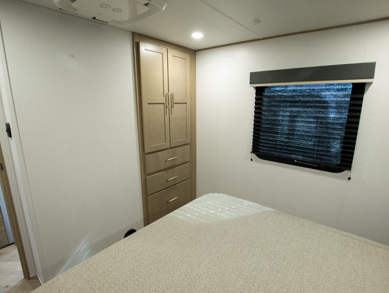 2026 Keystone RV Carbon 321LT - Image 24