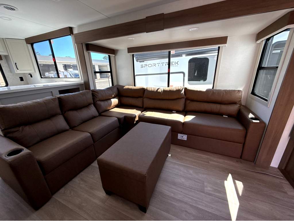 2027 VENTURE RV SPORTTREK 323VRK - Image 9