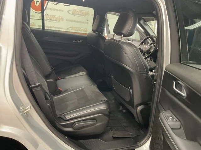 2023 Jeep Grand-Cherokee-L Laredo Altitude 4x4 - Image 24
