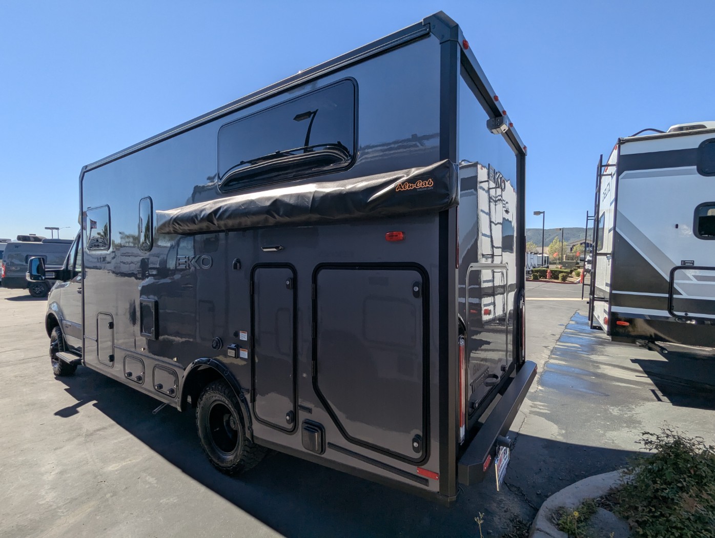 2027 Winnebago EKKO Sprinter 23B – Pop-Top AWD - Image 4