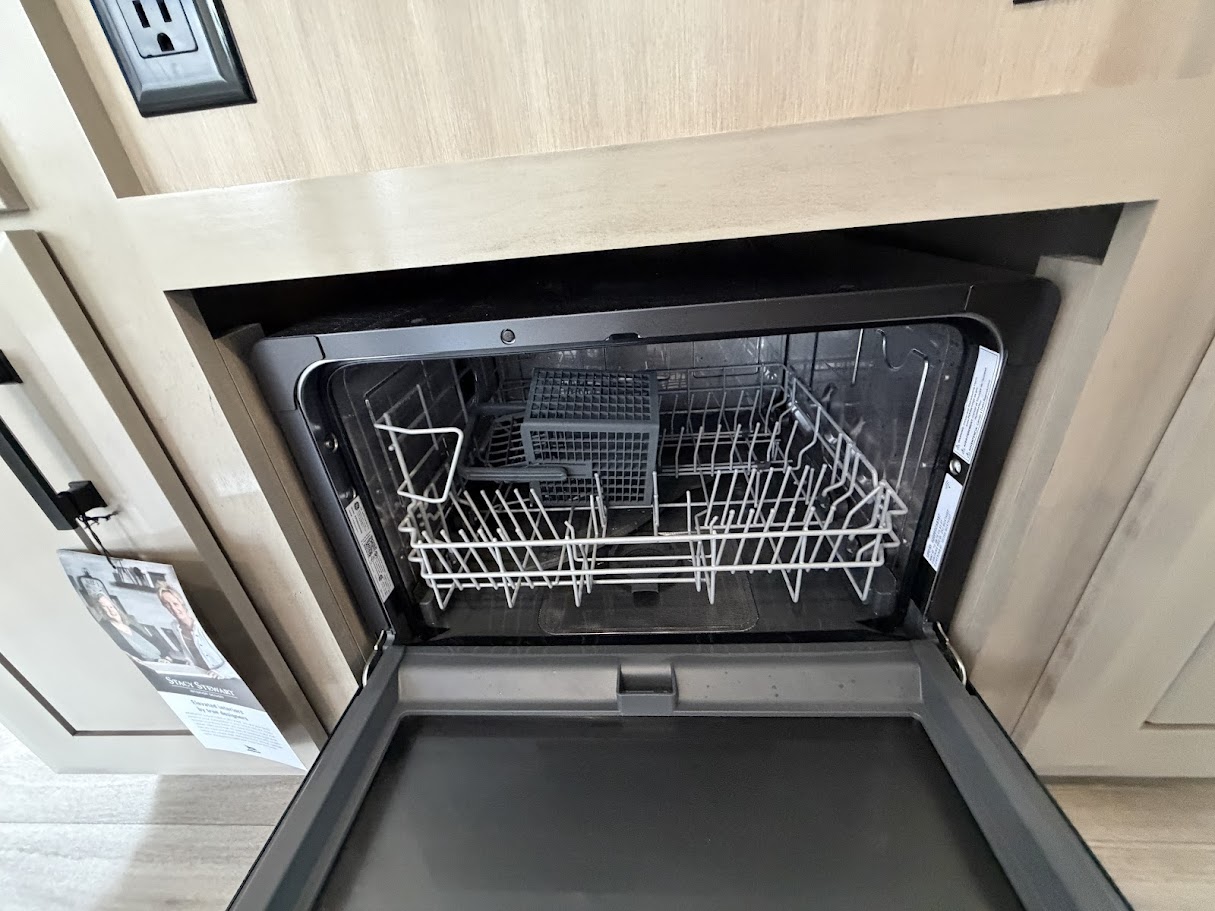 2027 JAYCO PINNACLE 32RLTS - Image 25