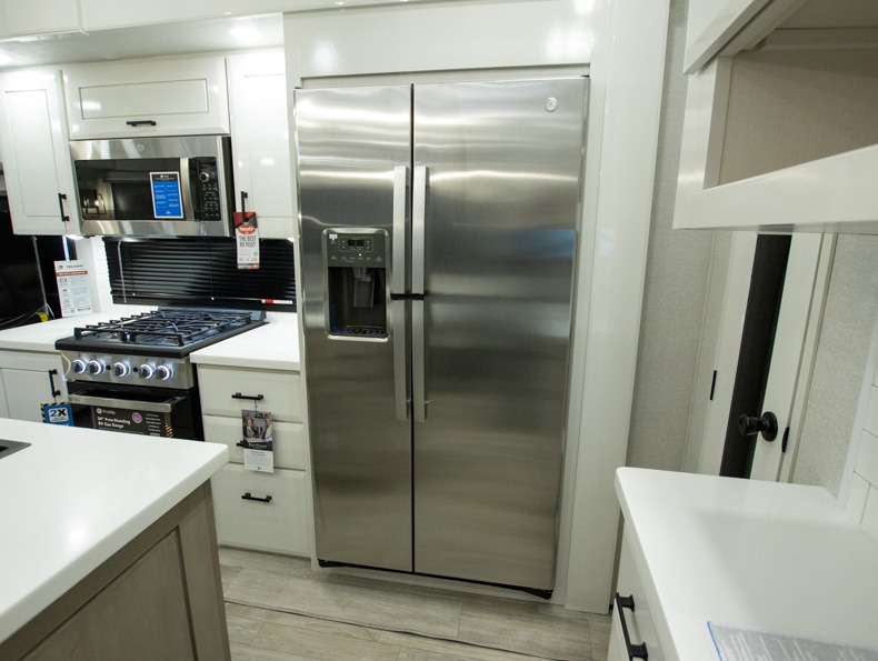 2026 Jayco Pinnacle 32RLTS - Image 6