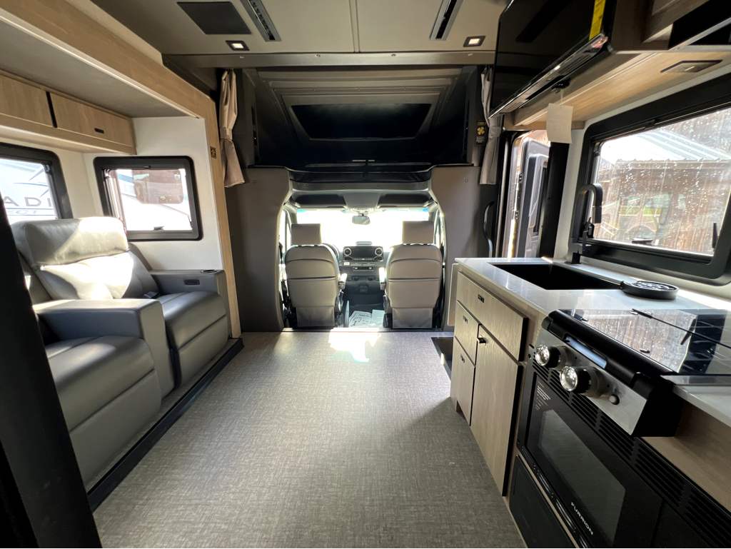 2026 Grand Design Lineage Series M 25TK - Image 29