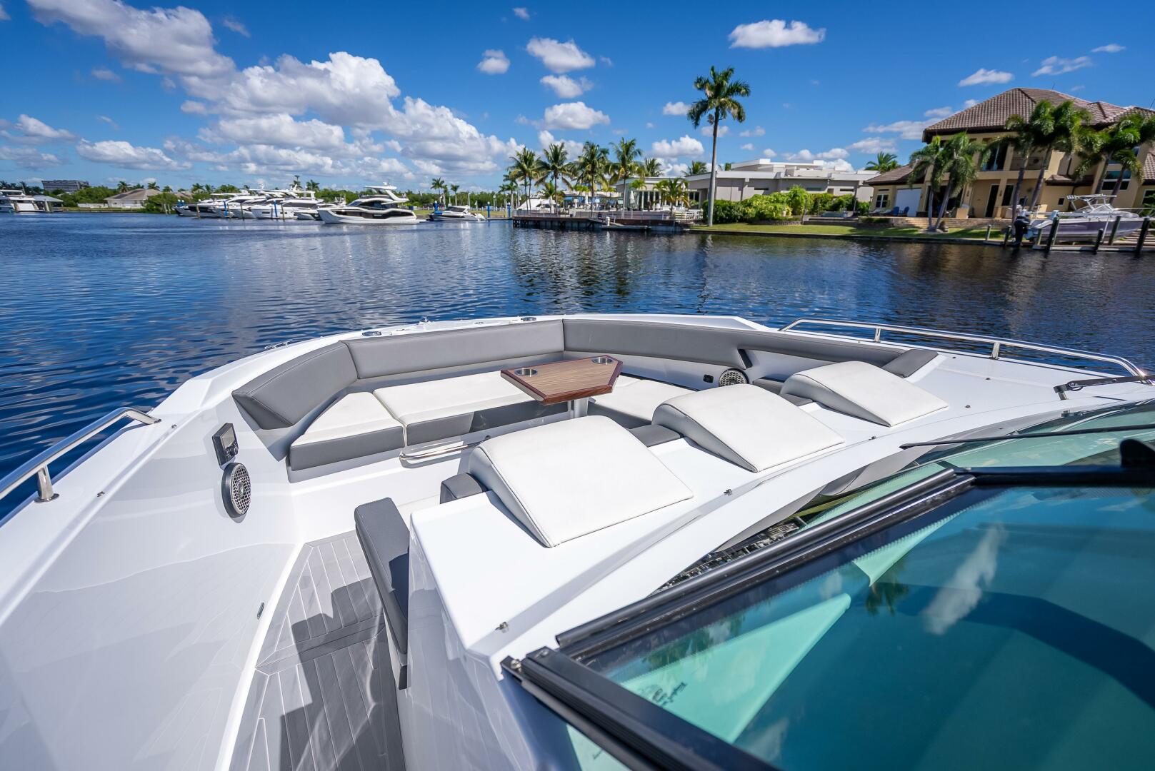 2022 Cruisers Yachts GLS OB - Image 21