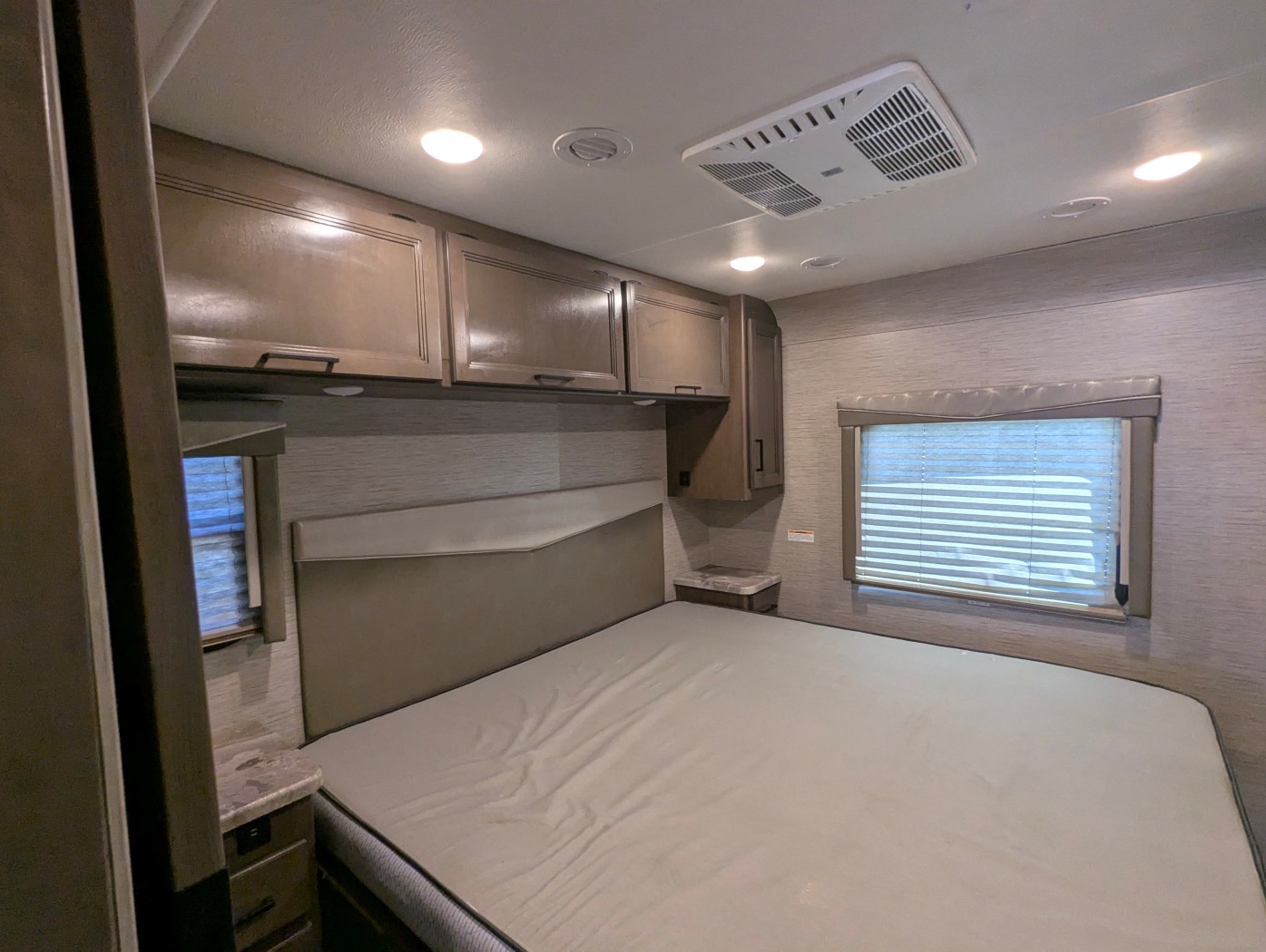 2022 Thor Motor Coach A.C.E. 32.3 - Image 28