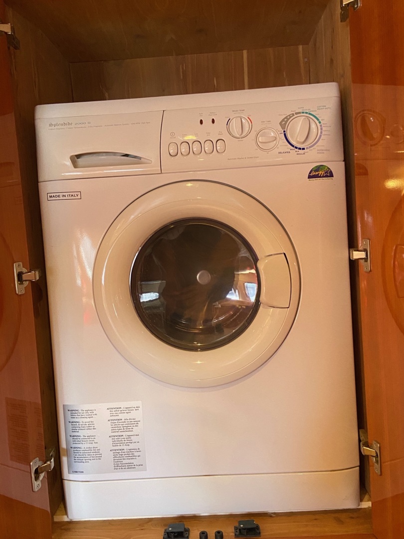 2009 Regal 5260 - Image 23